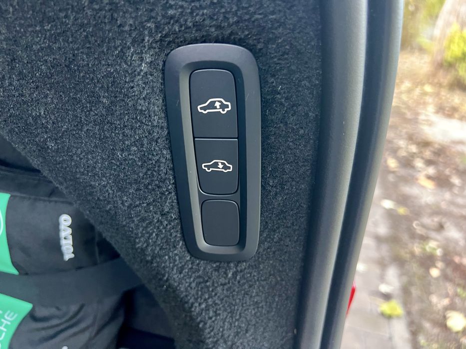 Volvo XC90 2021 2.0 AT (250 к.с.) MHEV AWD • Ultimate Bright