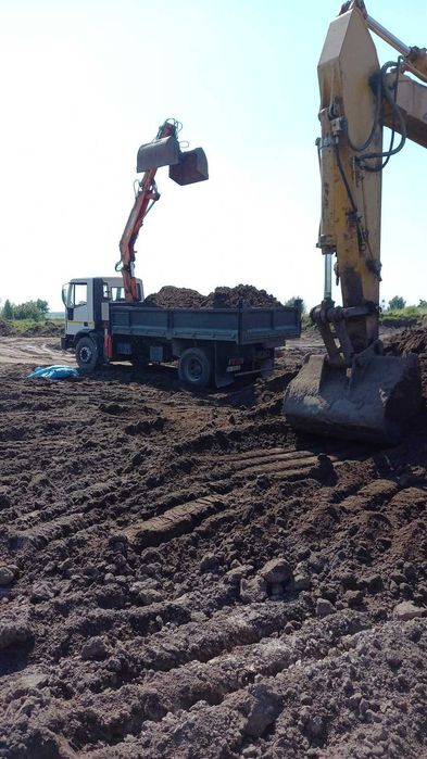 Земля. Чорнозем. Торф. Цемент. Грунт родючий, на підсипку.Маніпулятор