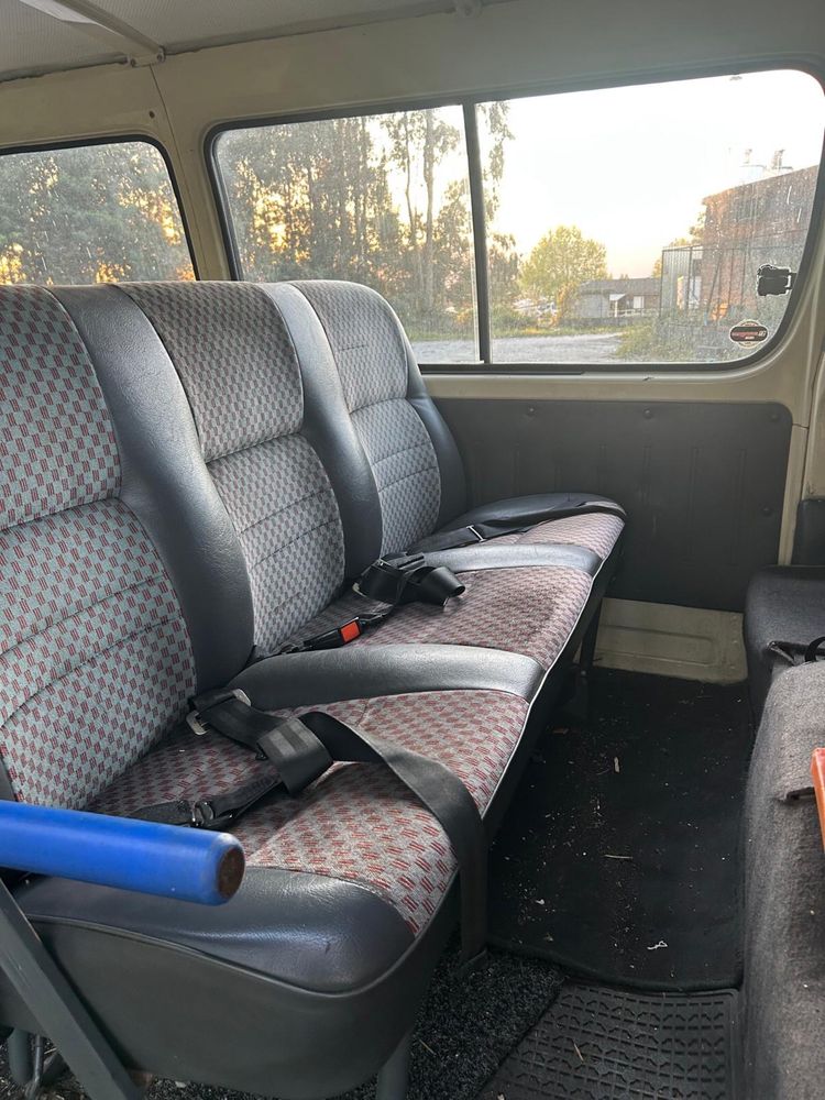 Toyota hiace H15 9 lugares