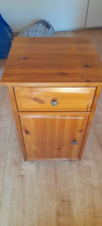 Mesa de cabeceira em madeira