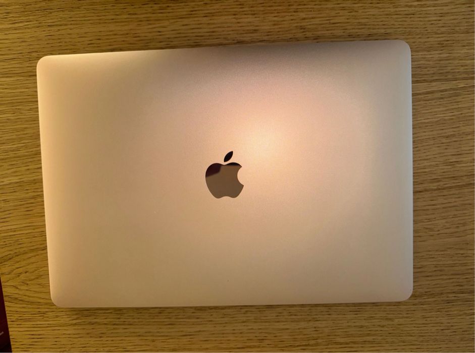 MacBook Air M1 Gold 8/256GB — чудовий стан, працює бездоганно