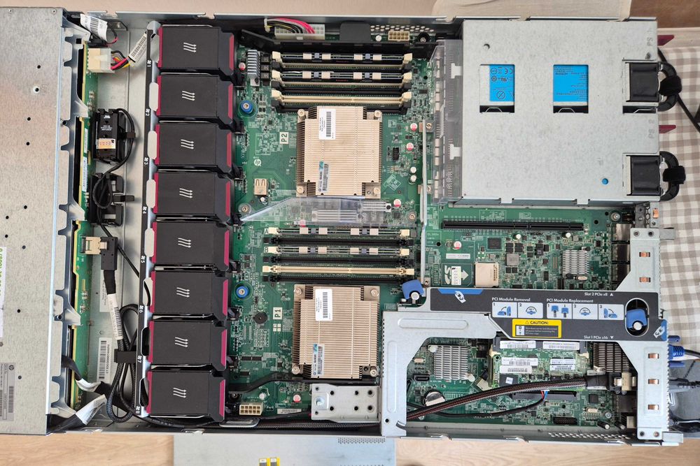 Сервер HP Proliant DL360e Gen8 1U 2xXeon E5-2407/16Gb/2x120SSD/2x4Tb