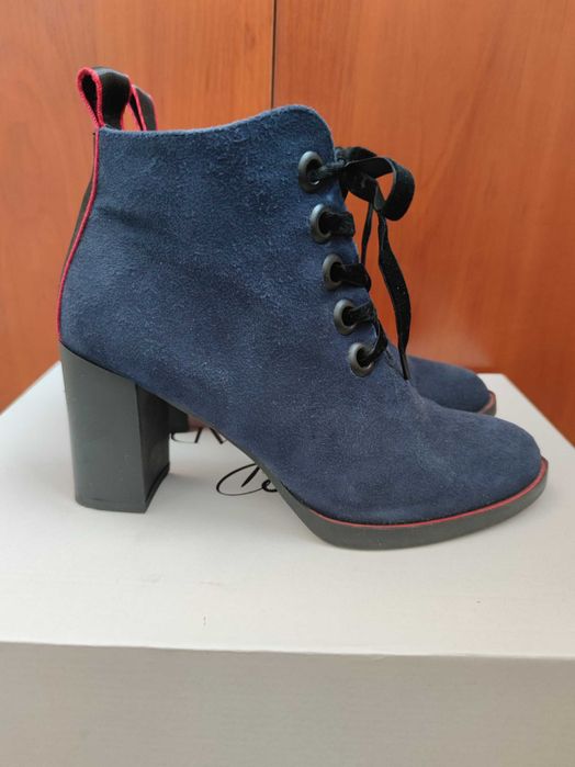 Ботильйони жіночі з нубука, розмір 39