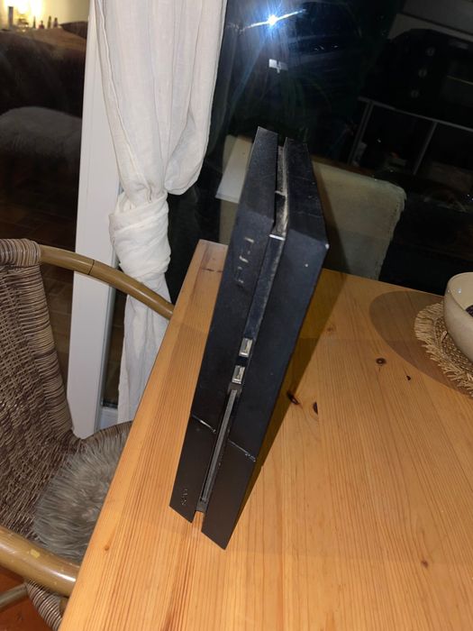 PlayStation 4 com 2 comandos