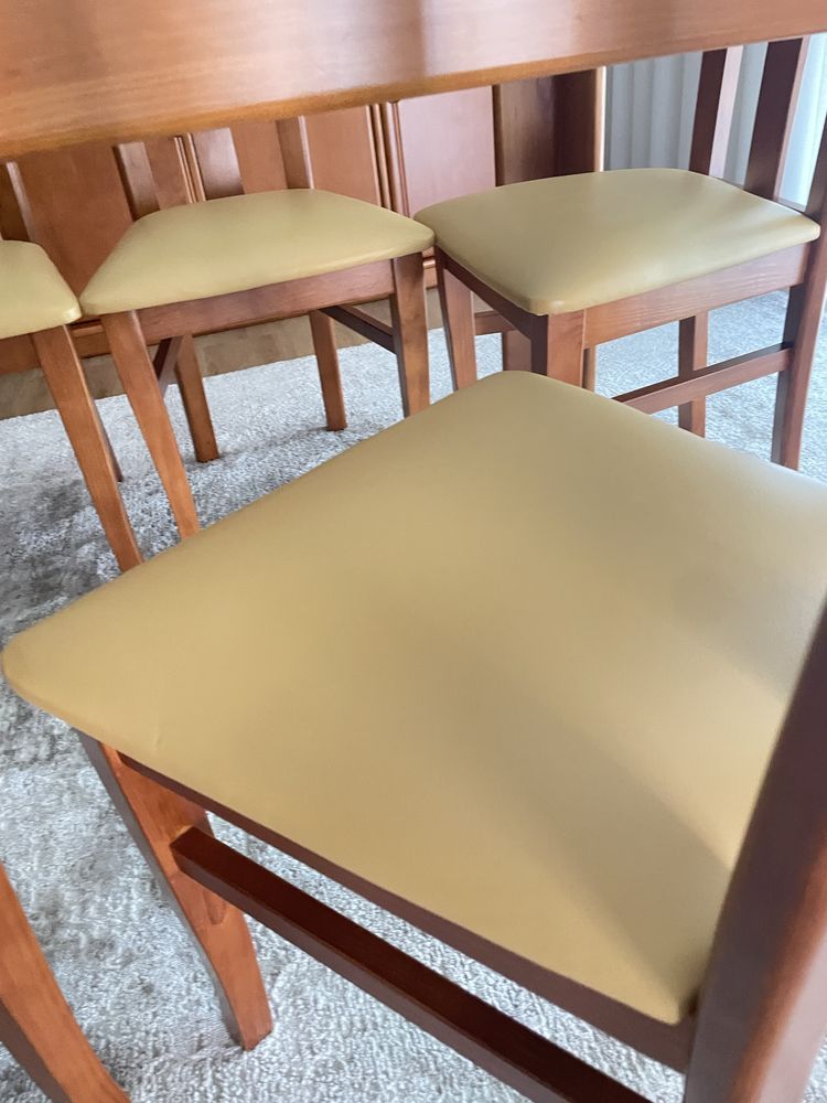 Vende-se Conjunto de Móveis de Sala de Estar e Jantar – Madeira Nobre