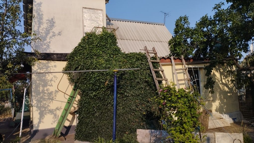 Продам дачу ( для проживання круглий рік)