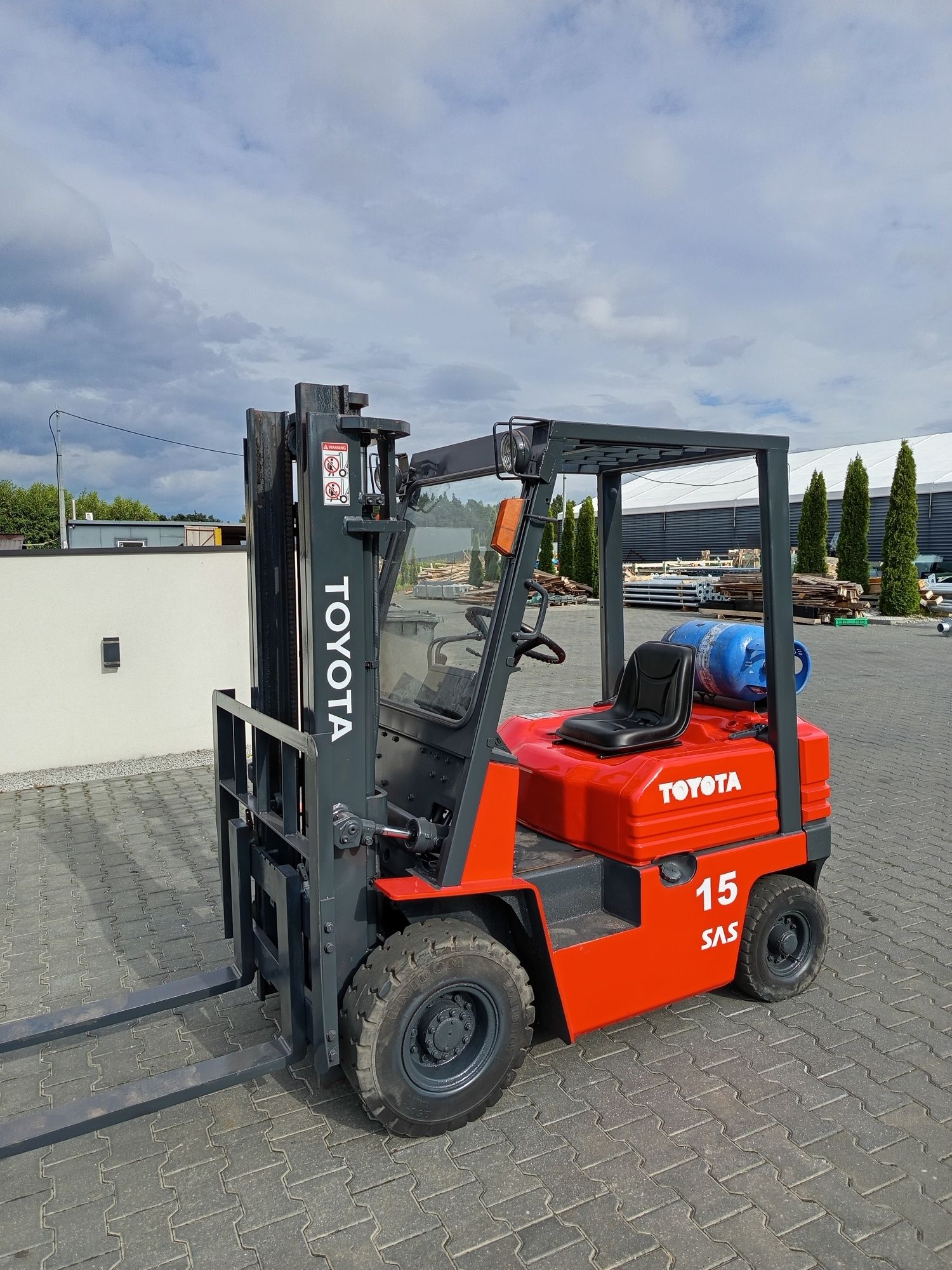 Sprzedam wózek widłowy Toyota 1,5 tony