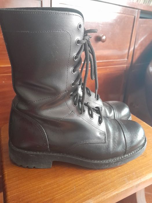 botas de trabalho como novas