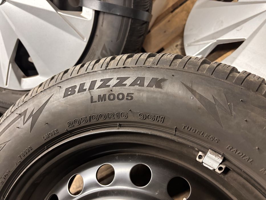 Oryginalne Koła zimowe Nissan 16” 5x114,3 205/60 Bridgestone 7,8mm 22r