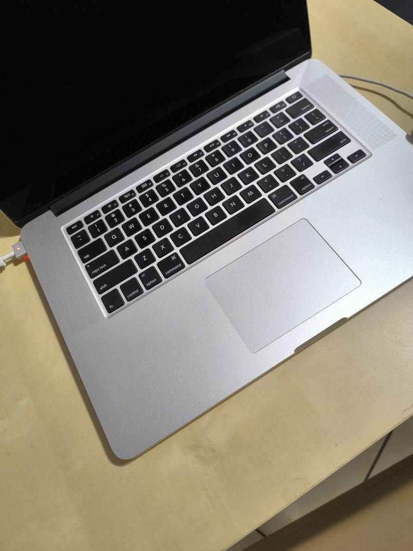 Apple Macbook PRO 1398 i7 
16/256 QWERTY US A+