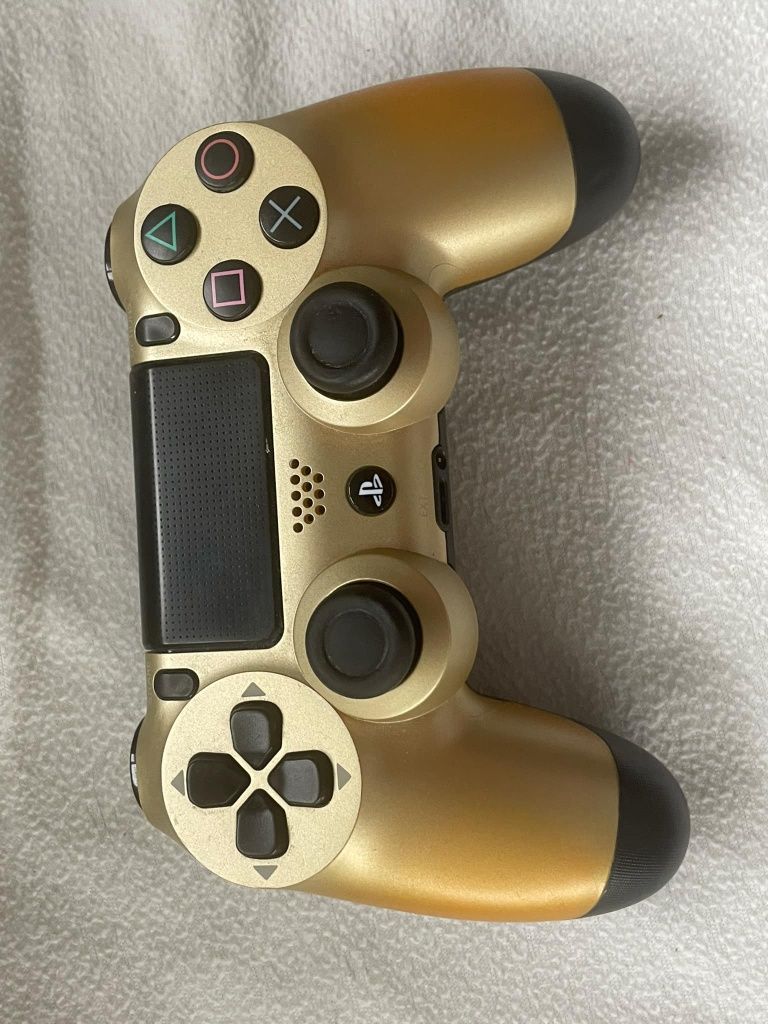 PS4 slim + stojak na pady + 2 pady + 8 gier