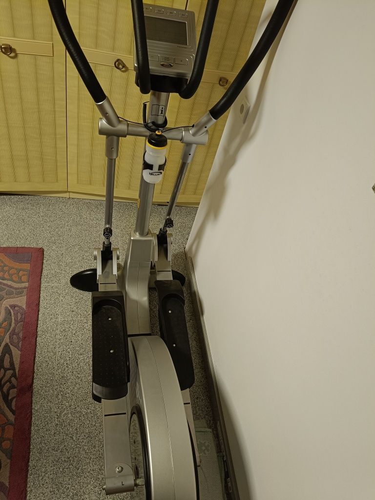 Orbitrek Xelus ergometr X9 Pro Crosstrainer