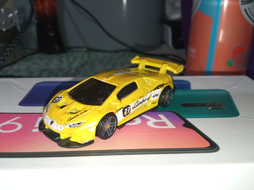 Lamborghini huracan hot wheels żółte