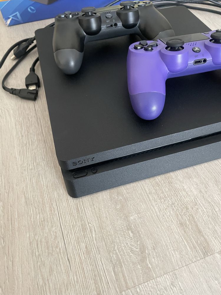 Playstation 4 1 TB + игры в подарок Playstation4 Пристивка Джойстик