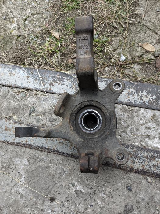 Б/в поворотний кулак для Daewoo Nubira із ступицею