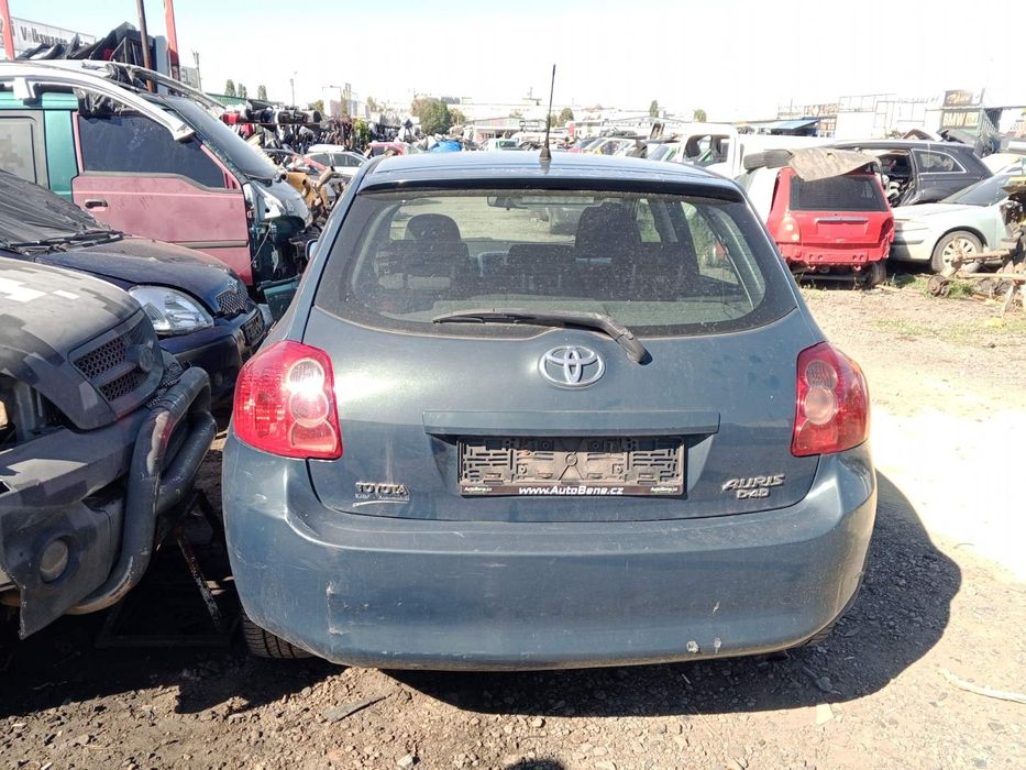 Разборка шрот запчастини Toyota auras 2.0d