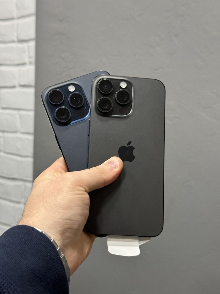 Used Iphone 15 pro max 256gb blue, natural, black