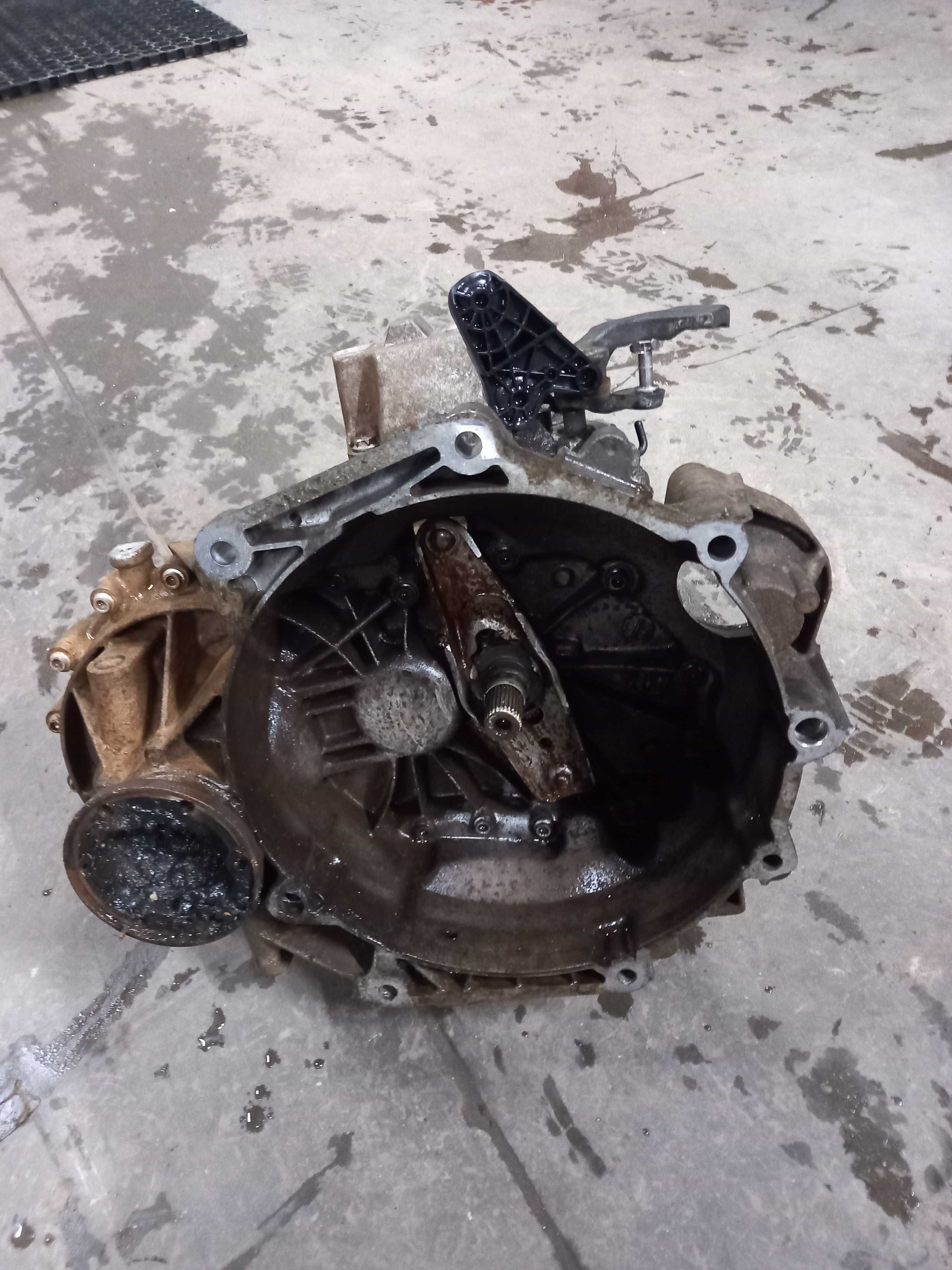 VW caddy skrzynia biegów 1.9 sdi JJS