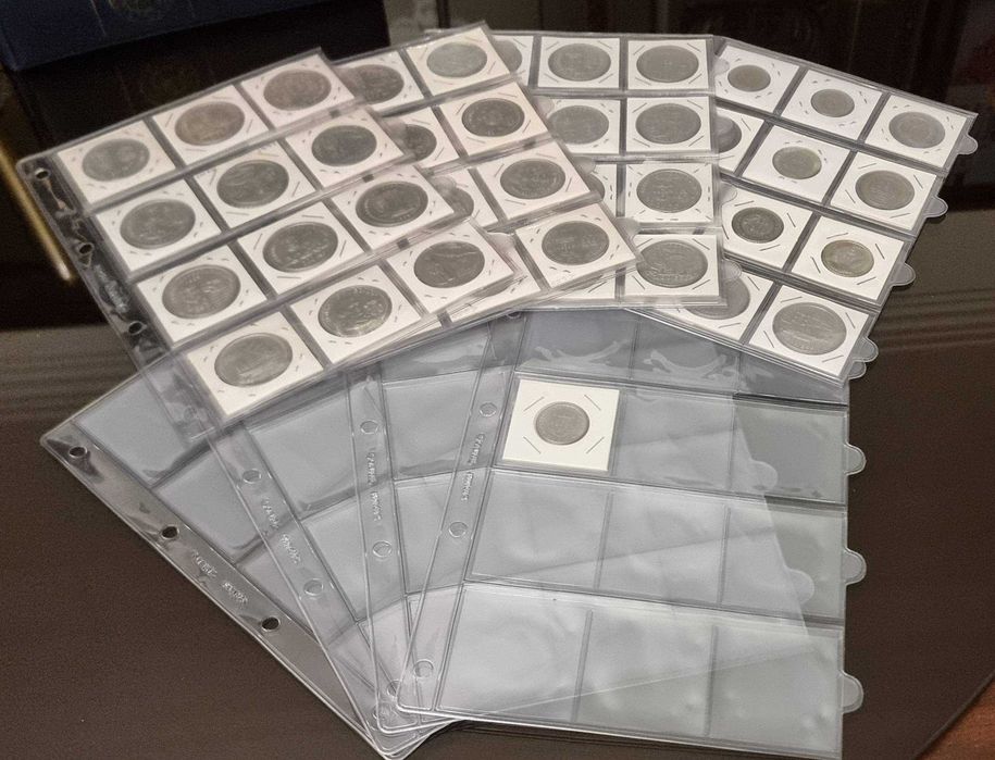 53 moedas + dossier + folhas para moedas