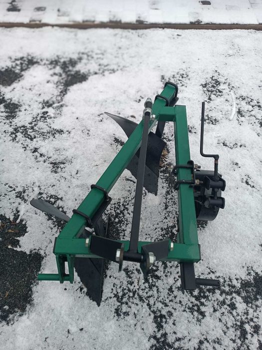 Продам плуг лемішний 2*20 тракторний.