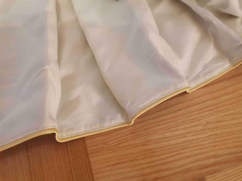 Lambrekin, zasłona, firana do kuchni lub jadalni.