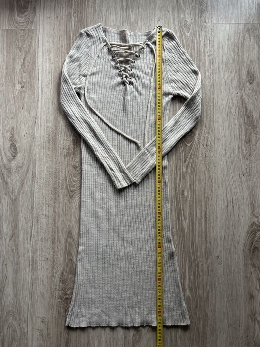 Sukienka sweterkowa bezowa