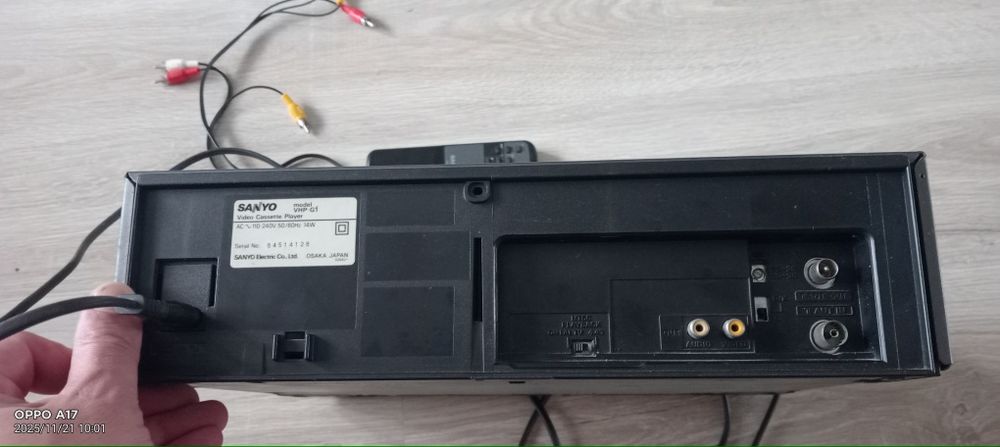 Відеомагнітофон, відік sanyo в користуванні майже не був