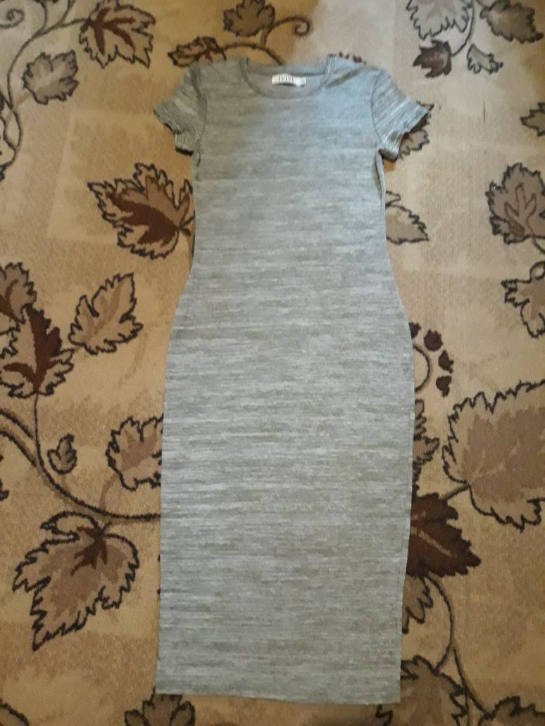 Продам летние платья