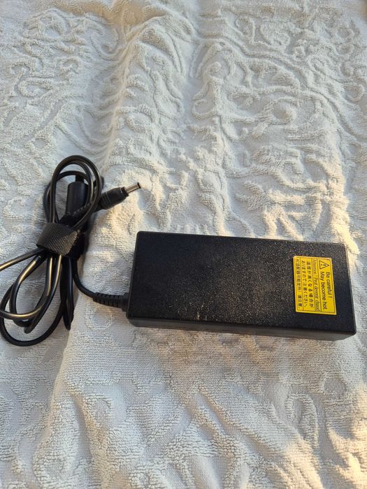 Toshiba Charger 19V 6.32A, 120W, Operates Without Anomaly64409491676803121