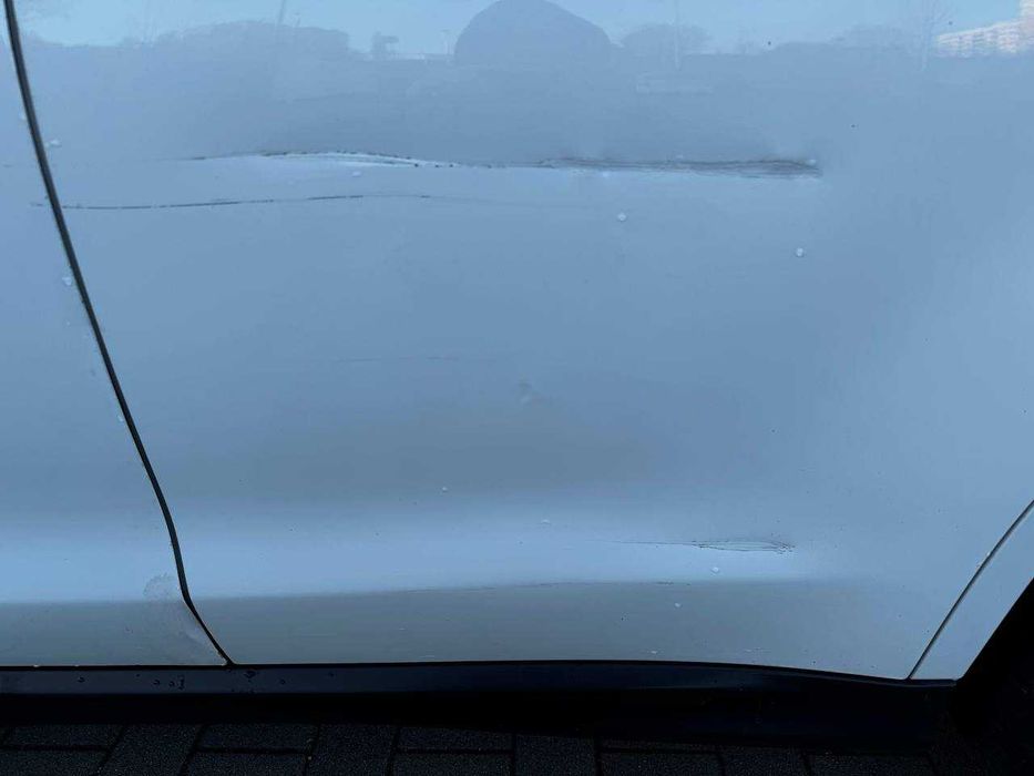 Dzień dobry. Sprzedaję samochód.