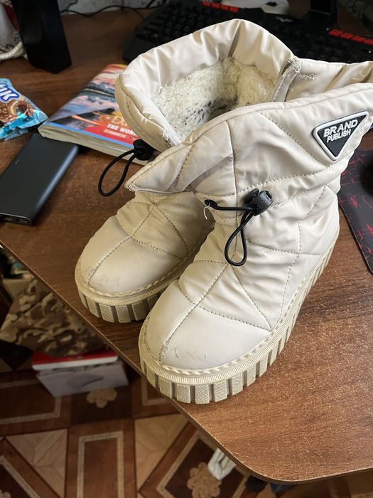 Продам зимнюю обувь на девочку