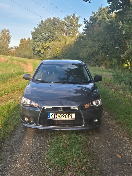 Lancer 1.8 MIVEC + gaz, system multimedialny, zestaw opon zimowych