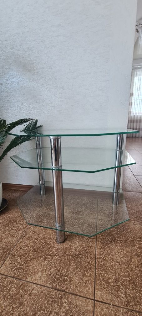 Продам стеклянную тумбу под технику
