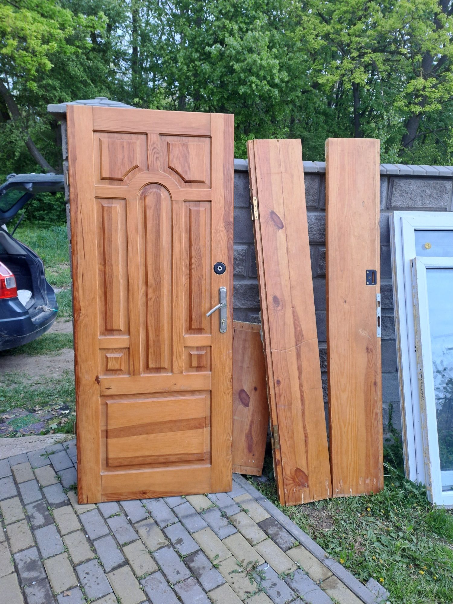 Двері вхідні металів, та дерев'яні