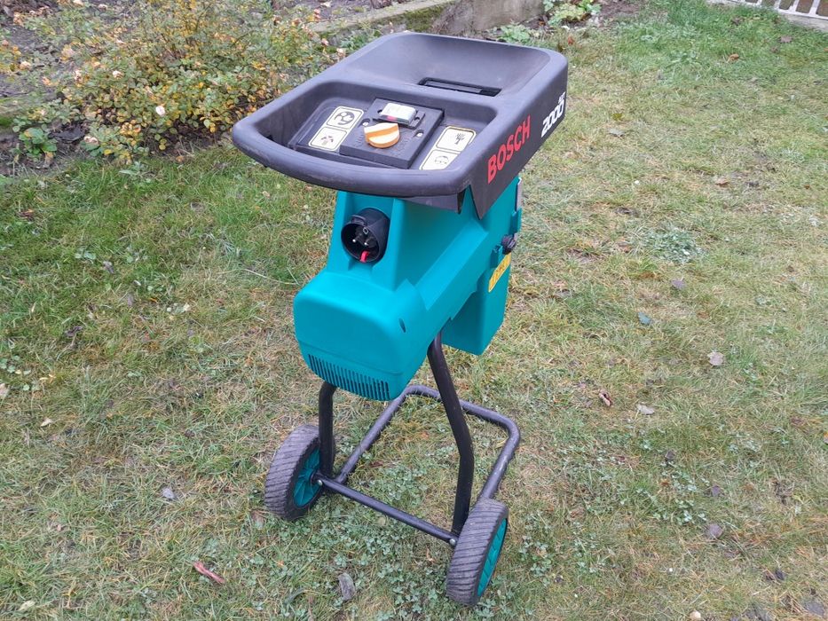 Frezowy rozdrabniacz do gałęzi Bosch AXT2000 moc 2000W