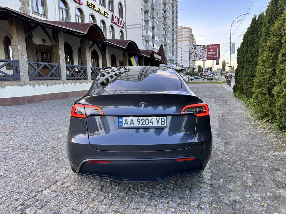 Tesla Model Y Повний прівід батарея 82кіл вожливо обмін!