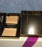Pude rprasowany  Avon Luxe