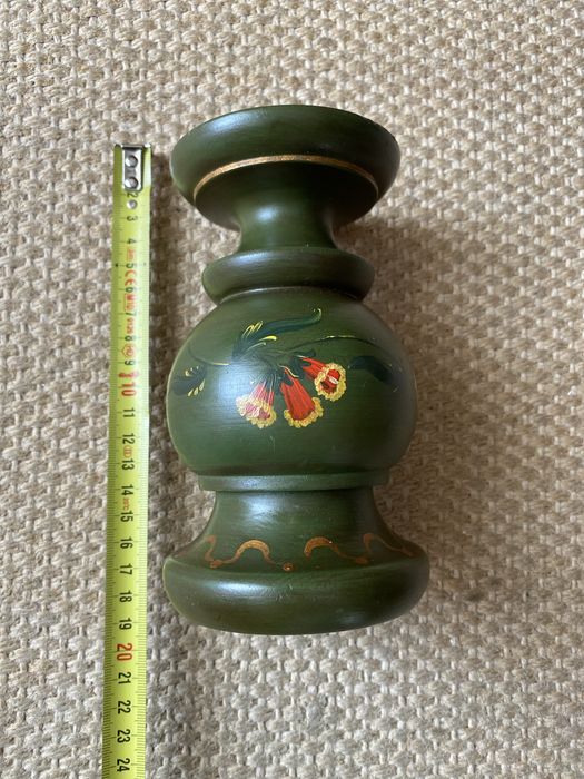 Castiçal de madeira pintado à mão