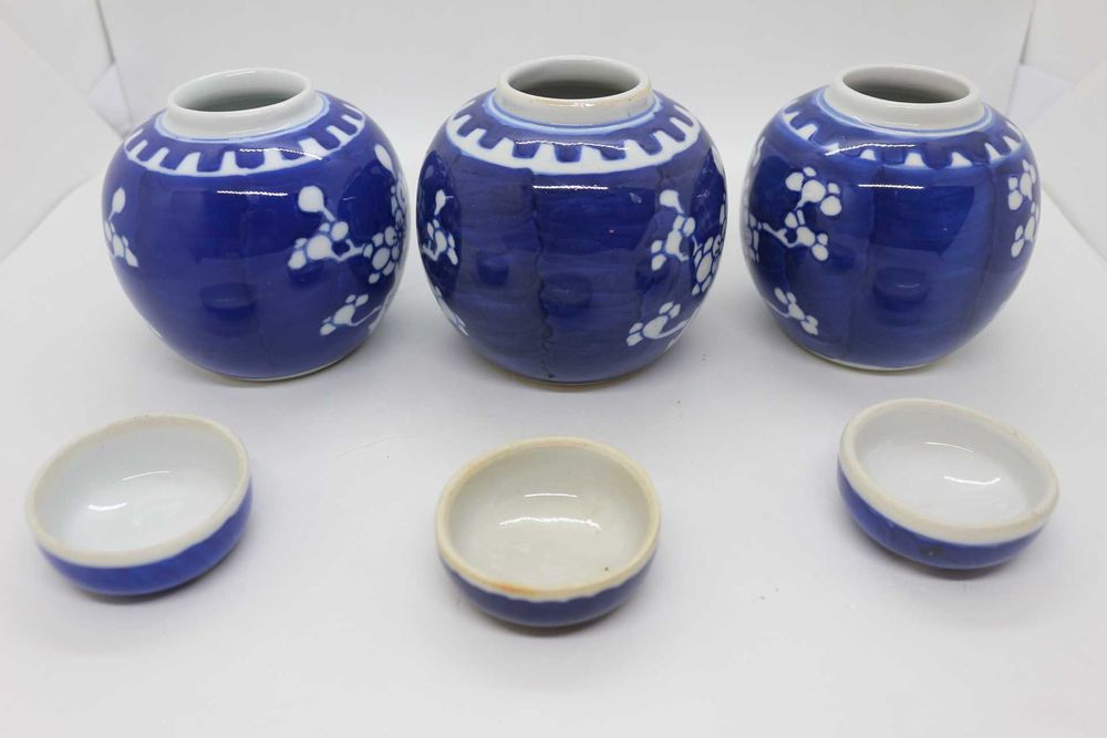 Pote Porcelana Chinesa Ginger Prunus Kangxi Azul e Branco XX 10cm