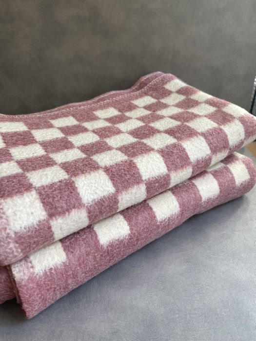 Ковдра тепла і тоненька 140*196