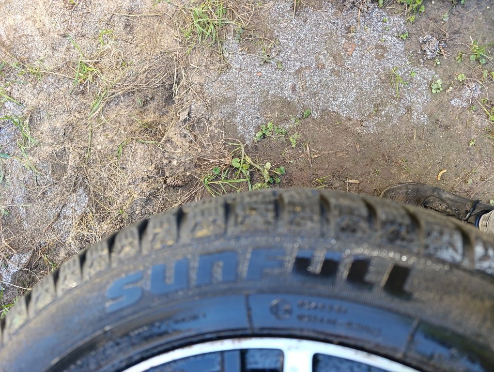 Opony zimowe 4 sztuki r 15 195 ,55