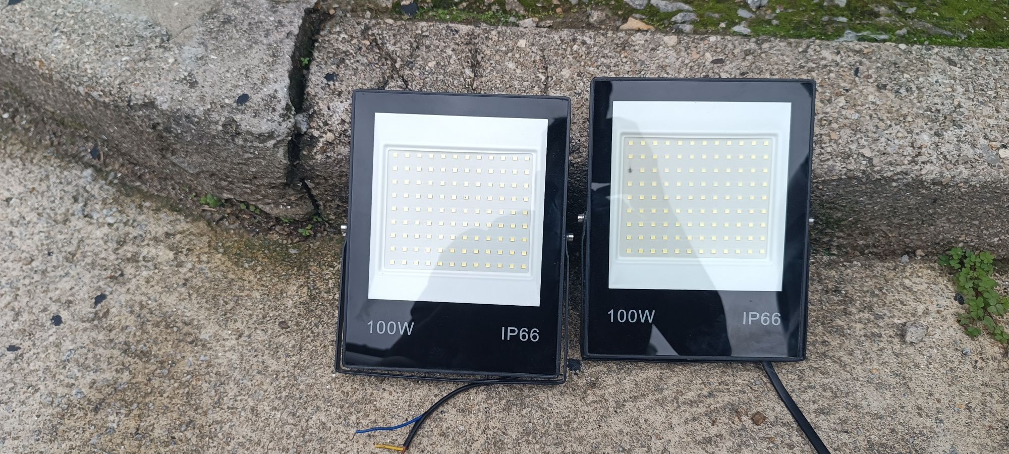 Dos faróis led 100w Com pouco uso