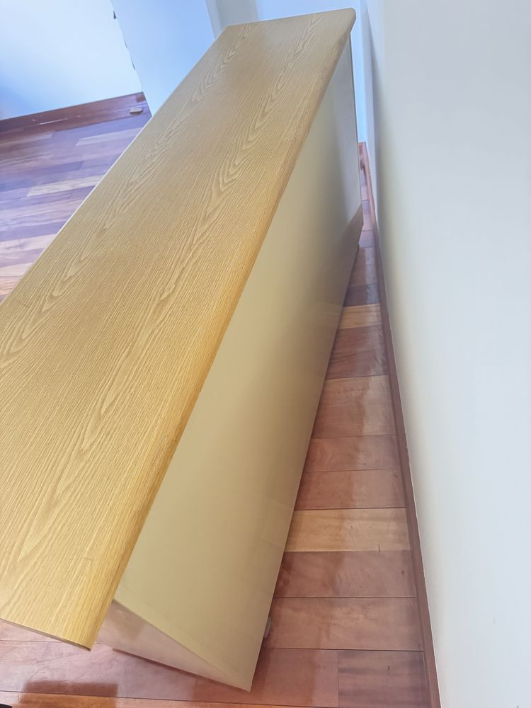Movel de escritorio com portas em vidro