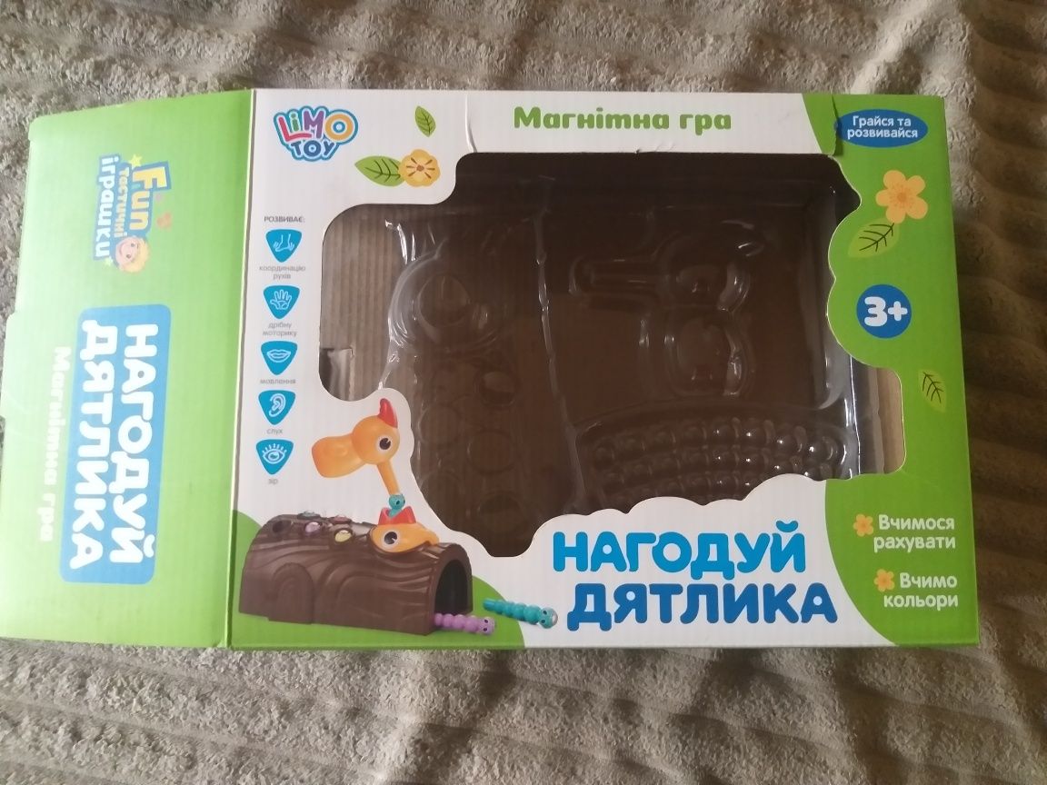 Нагодуй дятлика магнітна гра