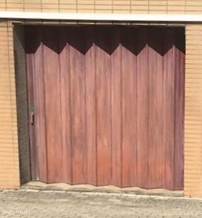 Armazém / Garagem Individual com 19 m2