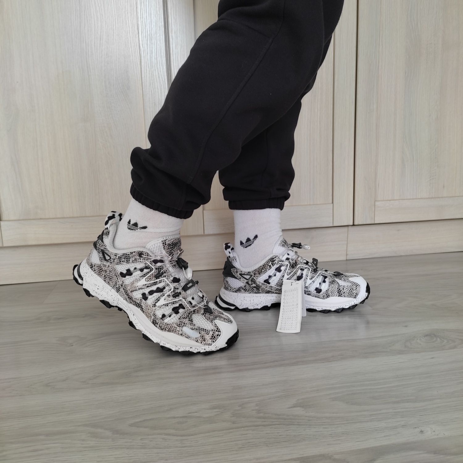 Adidas Hyperturf 42; 42,5