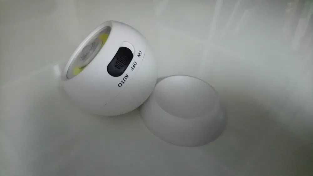 bezprzewodowa lampka led z czujnikiem ruchu i zmierzchu