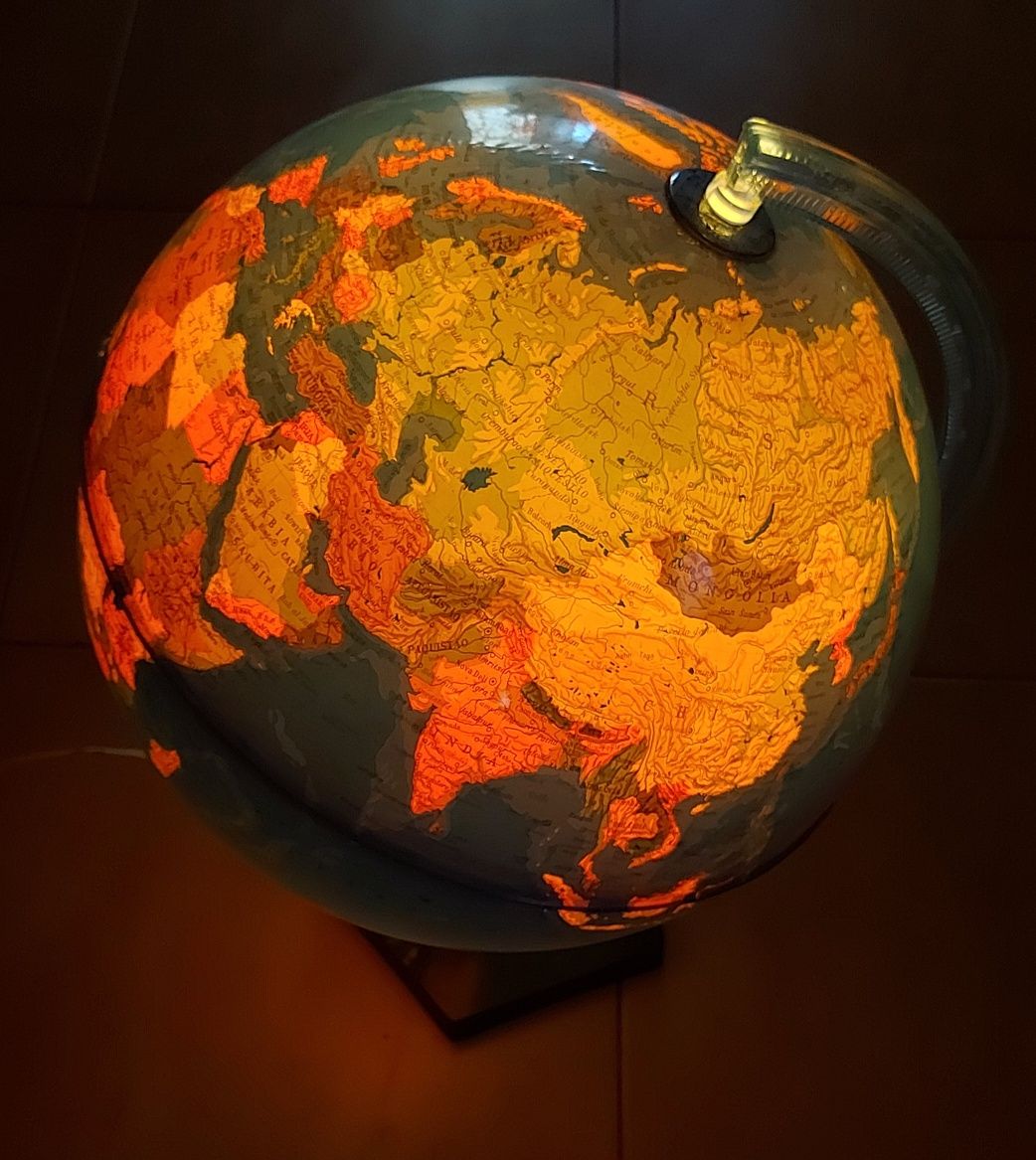 Globo terrestre iluminado