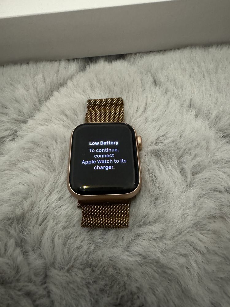 Apple Watch SE GPS + Cellular 40mm Gold Aluminium