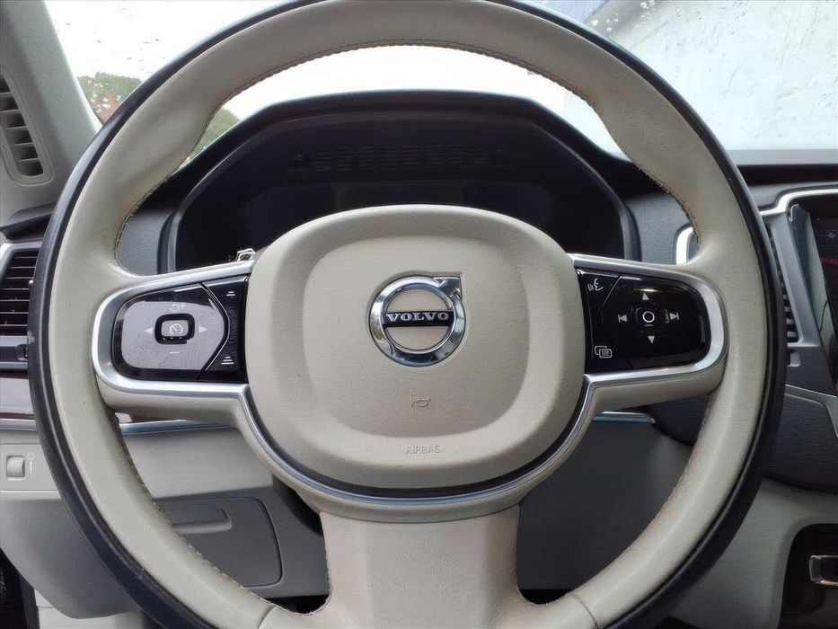 Volvo XC90 T6 Momentum      2019